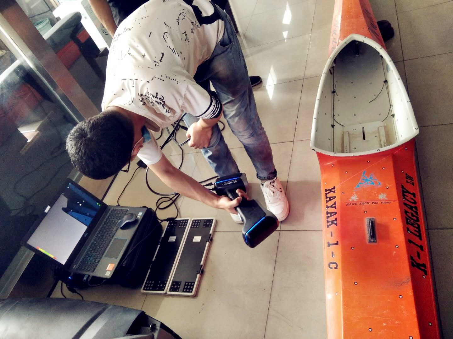 3d scanning of canoe.jpg